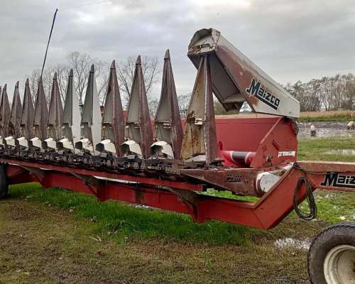 Cosechadora Challenger 670 con Maicero Maisco 14 Surcos