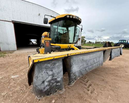 Segadora Autopropulsada New Holland con Cabezal de Discos