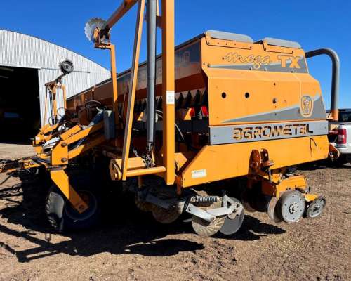 Sembradora Agrometal TX Mega 22 Surcos a 35- Neumática- DVA