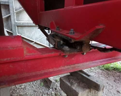 Tolva Autodescarga Ombu, de 10 Ton. con Balanza