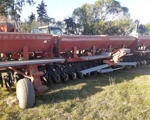 Sembradora Apache 9000, 25 Líneas a 35, año 2003, Discos NUE