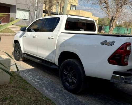 Toyota Hilux 2.8 TDI CD 4X4 SRV AT6 204cv 2022 U$ 36.499