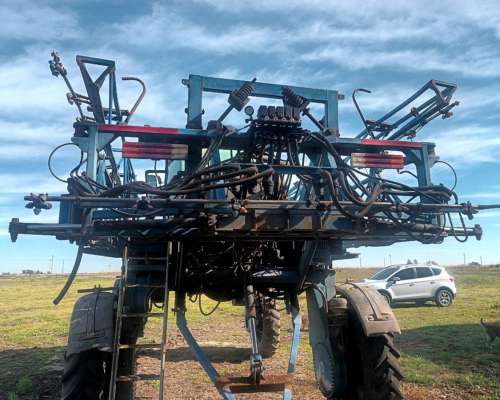 Fumigadora Autopropulsada Montana 2750 Lts.