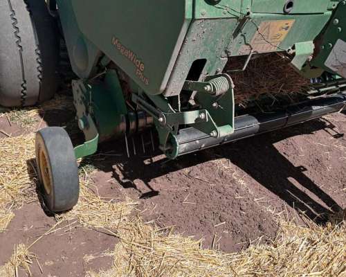 Rotoenfardadora John Deere 568 año 2011.