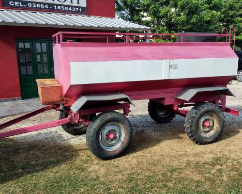 Acoplado Tanque de 3000 Combustible.