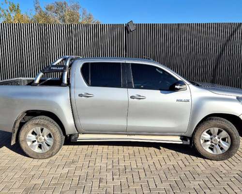 Toyota Hilux SR 4X4 D/C Manual