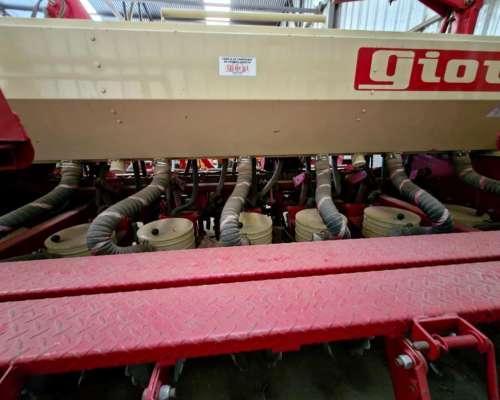 Sembradora Giorgi Precisa 8000 14/52 - 2008