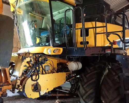 Cosechadora New Holland CR9080 con Macdon – Excelente Estado