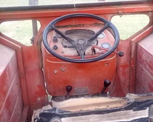 Tractor Fiat 700 e con Levante Hidráulico