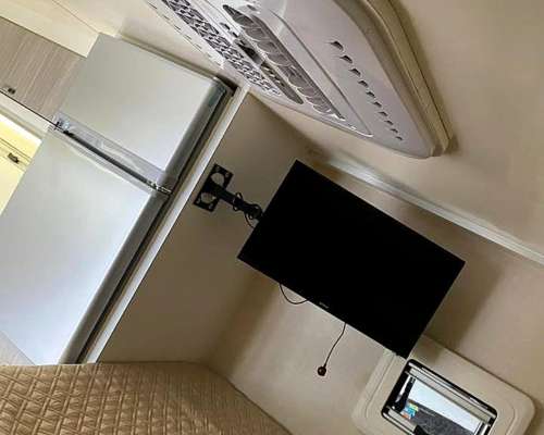 Vdo Toyota Hilux 4X4 DX 2.4 TD 2023 con Camper Carrozados RF