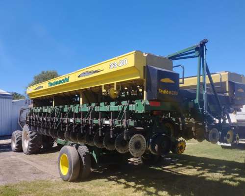 Sembradora Tedeschi 33-20 con Alfalfero