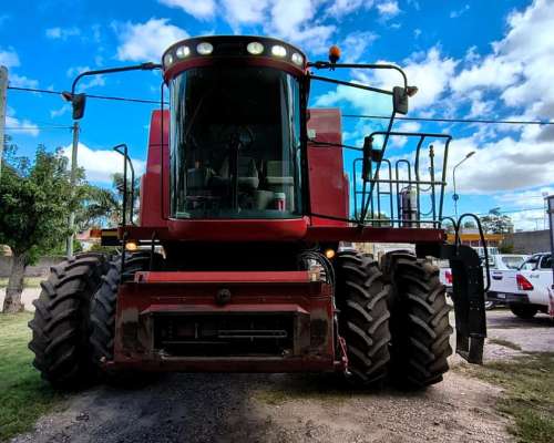 Cosechadora Case IH 7088 año 2011 + Drapper Piersanti 35 PIE