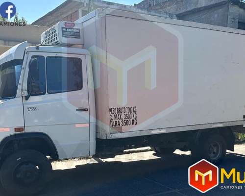 Mercedes Benz 710 año 2000 con Caja y Equipo