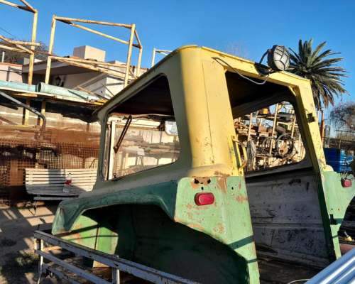 Cabina para John Deere 4420/3420- Usada.