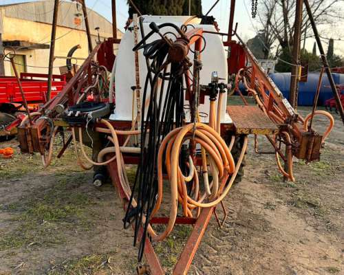 Pulverizador Cinal-for de 2000 Litros con Rodado Fino