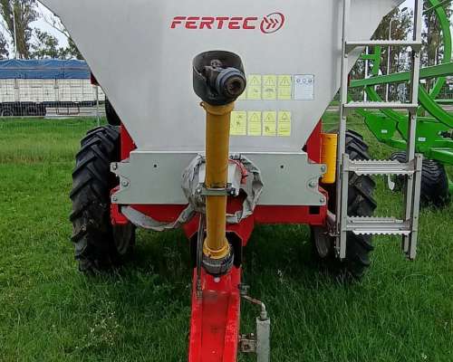 Fertilizadora Fertec 4500 Serie 5 MB Estado