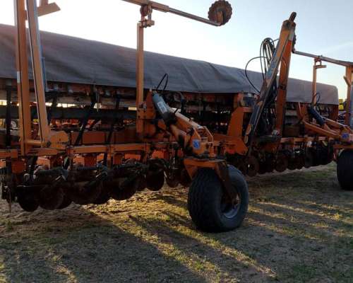 Sembradora Agrometal TX Mega de 16 a 52
