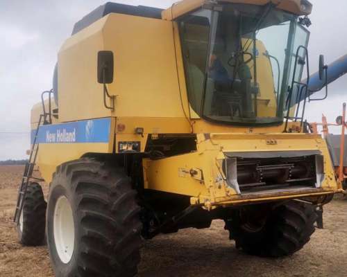 New Holland TC 5090 año 2008 25 Pies con 5500 Hs Trilla