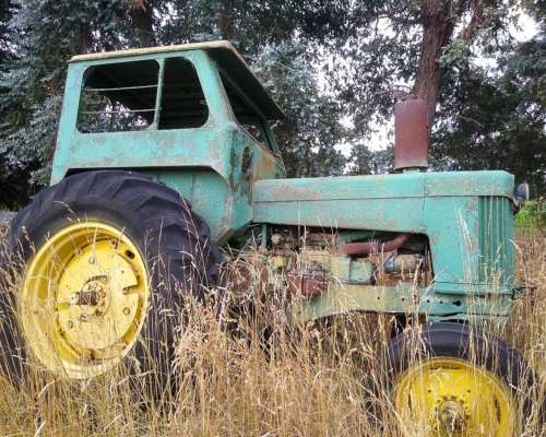 Tractor John Deere 730