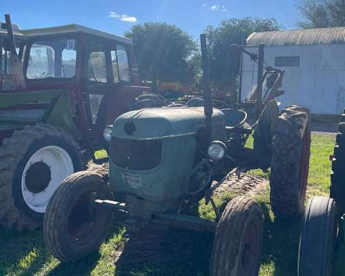 Tractor Deutz 40 con Hoyadora