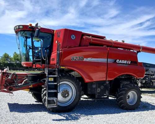 Case IH Axial Flow 8230 - año 2017