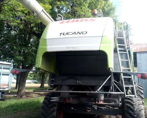 Claas Tucano 570 con Plataforma 35 Pies Maxiflex