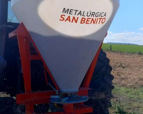 Fertilizadora 3 Puntos al Voleo.
