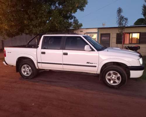 Vendo Chevrolet S10 DLX 4X4 Modelo 2006 a Bomba