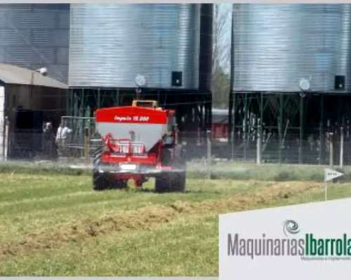 Fertilizadora Arrastre Impala 10000 con Tolva de Acero Yomel