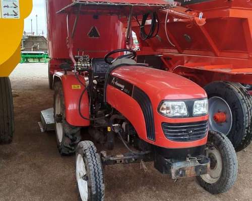 Tractor Hanomag 300 con Desmalezadora Bernardin de 1,5 Mts.