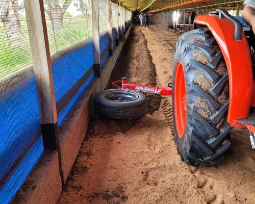 Cuchilla Niveladora LF P/ Limpieza de Galpón Avícola 3 en 1