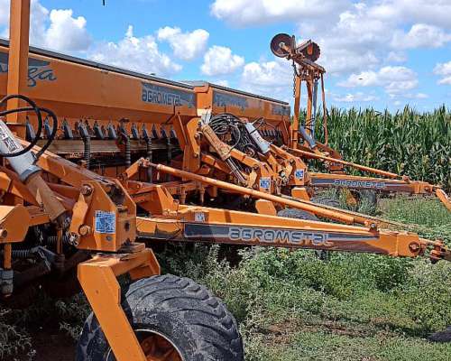 Sembradora Agrometal TX Mega 18 / 52 Mecánica