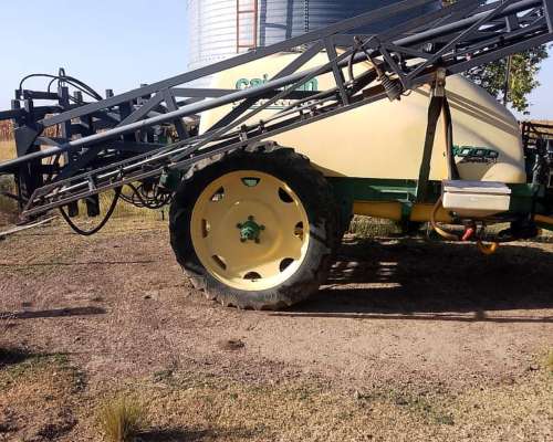 Pulverizador Caiman 3000lts año 2005 20mts