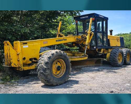Motoniveladora Komatsu GD 623 a (id710)