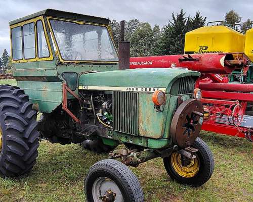 Tractor John Deere 2420 con Desmalezadora