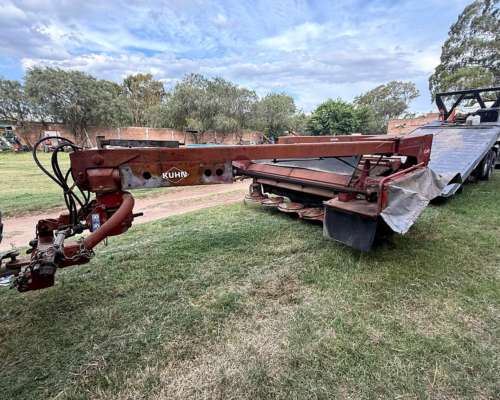 Segadora de Arrastre Kuhn FC300 RG