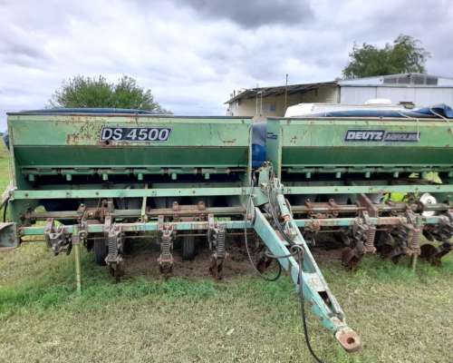 Vendo Sembradora Deutz Agroline Tatu de 9 a 52