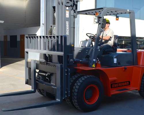 Autoelevador Michigan ME70 - 45