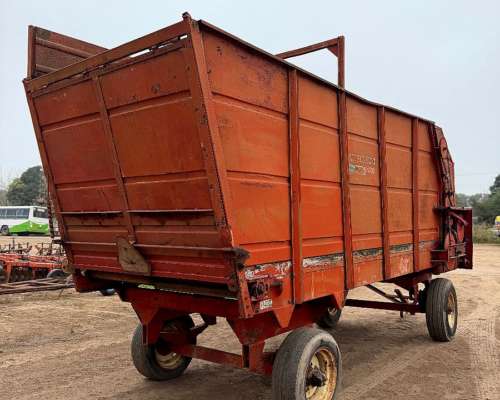 Carro Forrajero Mainero B 4330 de 12 M3 con Acarreador