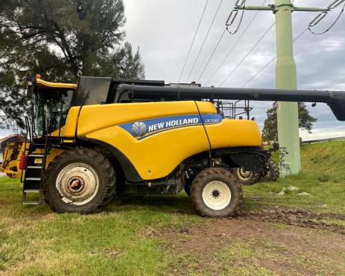 Cosechadora New Holland CR7.90 2021 - 435hp - Usada
