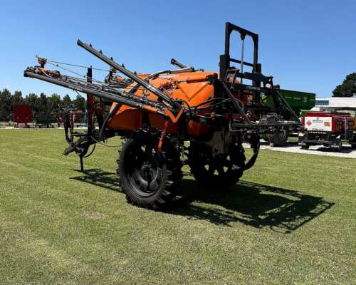 Pulverizadora 3800 Lts y 28 Mts Praba