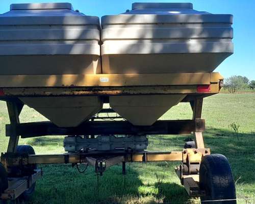 Fertilizadora Pozzi. Modelo EDR 3000. muy Buena.