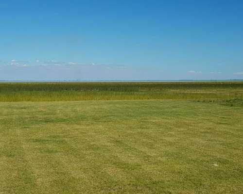 Arocena. Lote en Venta. Frente Laguna