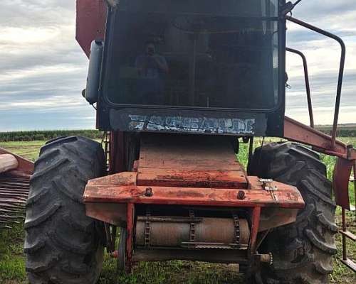 Cosechadora Vasallí 910 con Girasolero