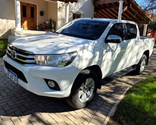 Toyota Hilux 2.8 C/D 4X4 TDI SRV 177cv 2017 $37.999.000 Dies