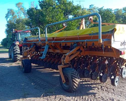 Sembradora Agrometal MX de 33 a 21 CM.