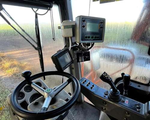 Pulverizadora Jacto 3000 - Trocha Variable - 25m - Piloto