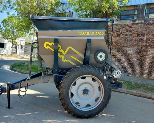 Fertilizadora Quasar 3700lts de Arrastre