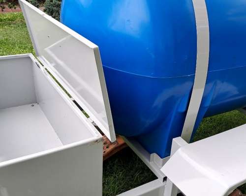 Acoplado Tanque Plastico 1 Eje TCF 1.000 Litros con Baulera