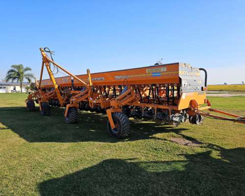 Sembradora Agrometal TX Mega 26 a 52,5 Doble Fertilización